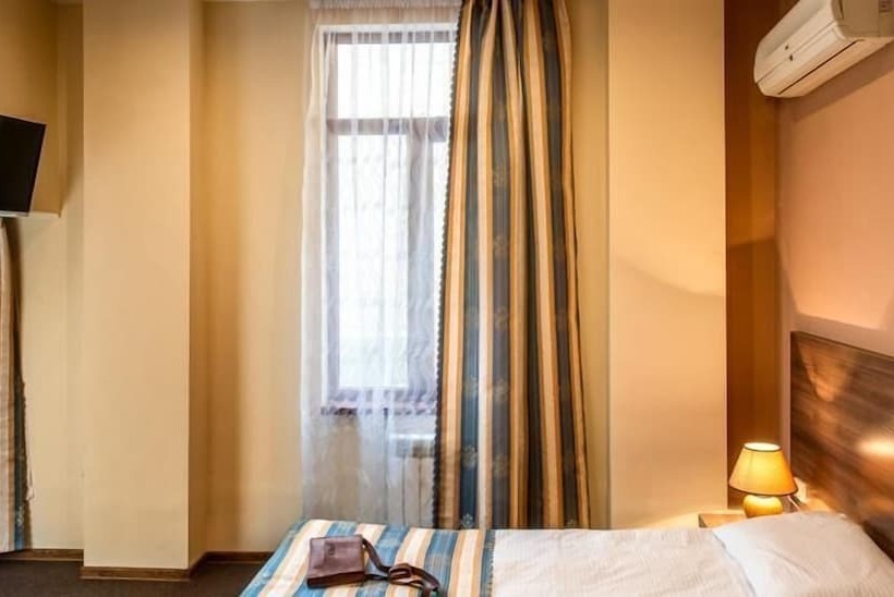 غرفة قياسية, Lviv Central Jam