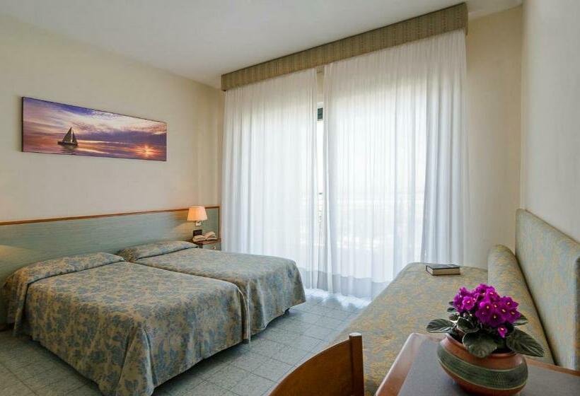 Triple Room Sea View, Paris