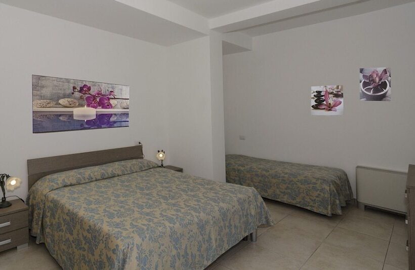 Triple Room Sea View, Paris