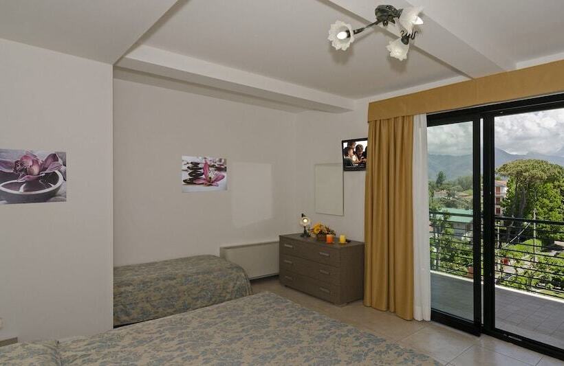 Triple Room Sea View, Paris