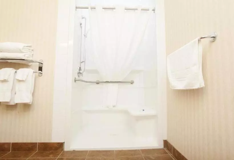 スタンダードスタジオ, Pomeroy Inn And Suites Vermilion