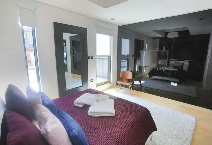 Suite with Terrace, Room Home Stay