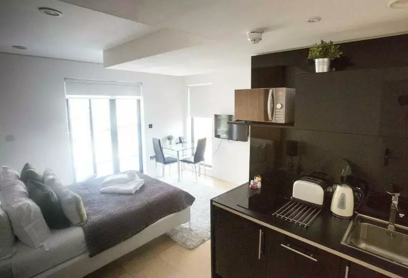استودیوی لوکس, Room Home Stay