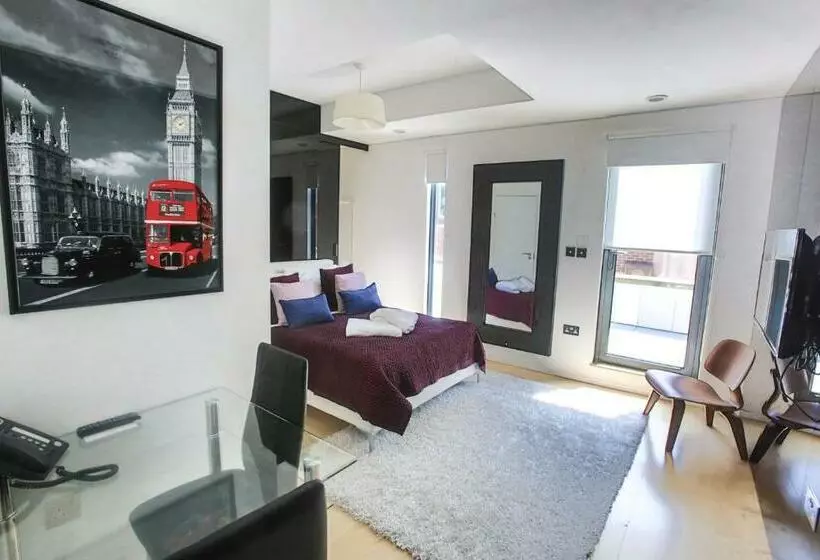 Suite with Terrace, Room Home Stay