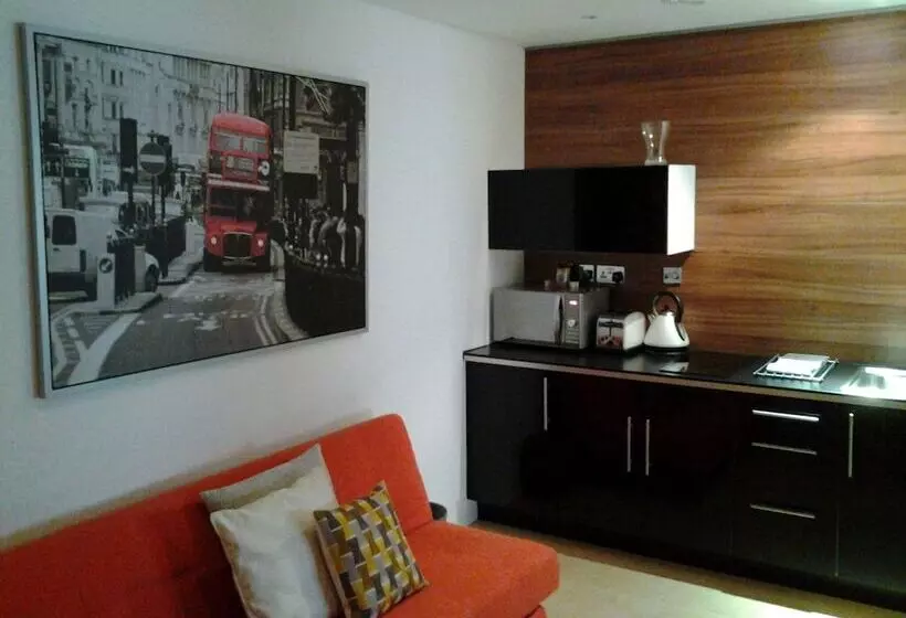 استودیوی لوکس, Room Home Stay