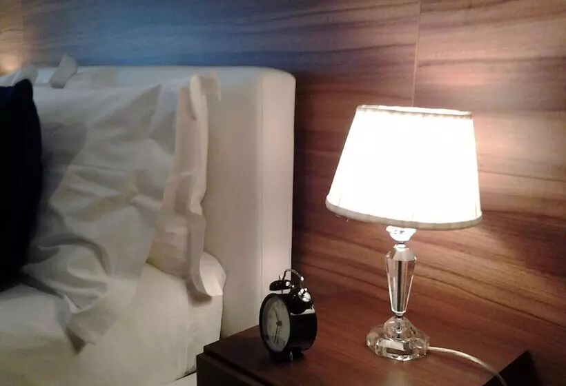 استودیوی لوکس, Room Home Stay