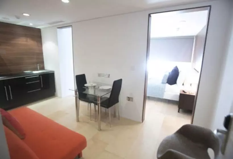 استودیوی لوکس, Room Home Stay