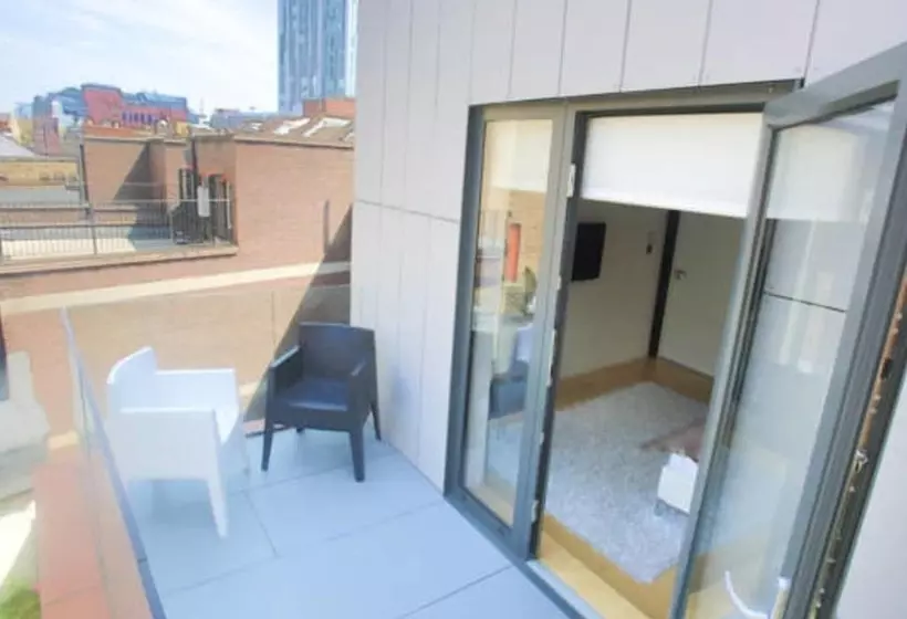 استودیوی لوکس, Room Home Stay