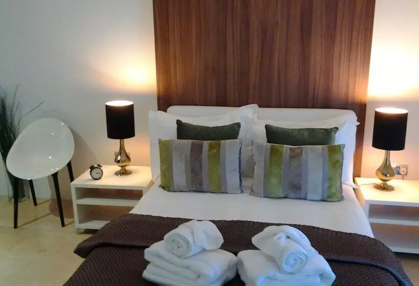 استودیوی لوکس, Room Home Stay