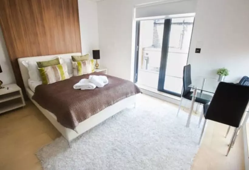 استودیوی لوکس, Room Home Stay