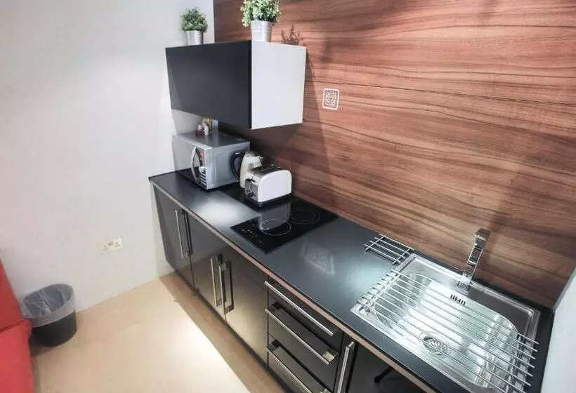 استودیوی استاندارد, Room Home Stay