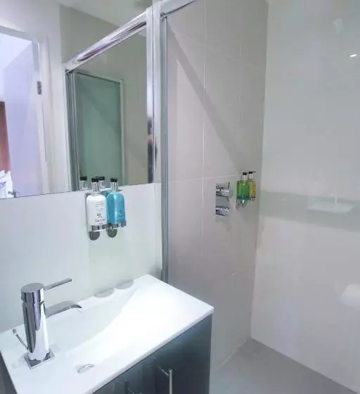استودیوی استاندارد, Room Home Stay