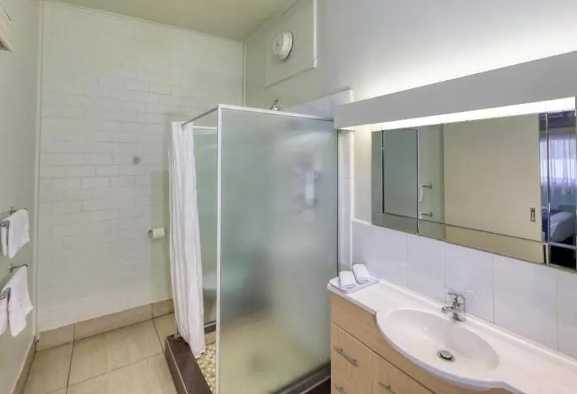 ファミリールーム, Rose City Motor Inn