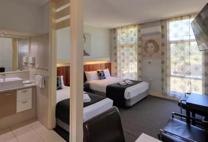 スーペリアールーム, Rose City Motor Inn