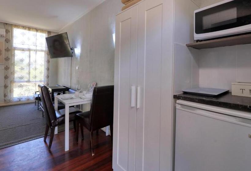 غرفة سوبيريور, Rose City Motor Inn