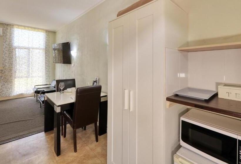 غرفة إقتصادية, Rose City Motor Inn