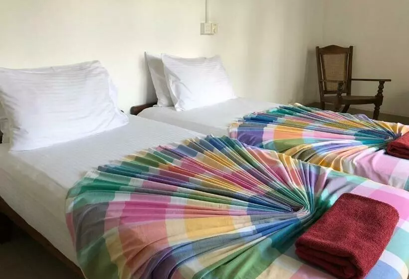 Familienzimmer, Sharon Inn