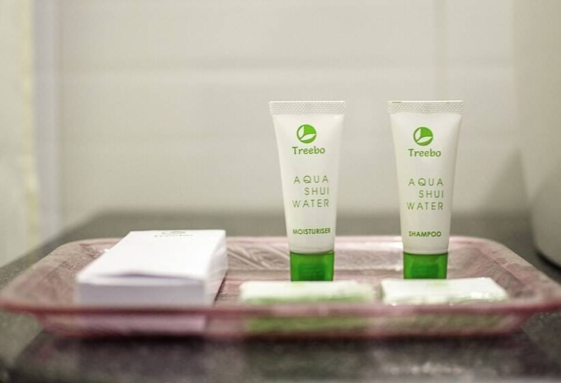 Chambre Deluxe, Treebo Four Sight Sector   14 Gurgaon