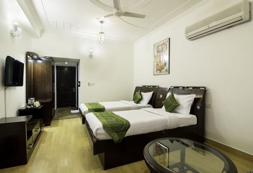 Chambre Deluxe, Treebo Four Sight Sector   14 Gurgaon