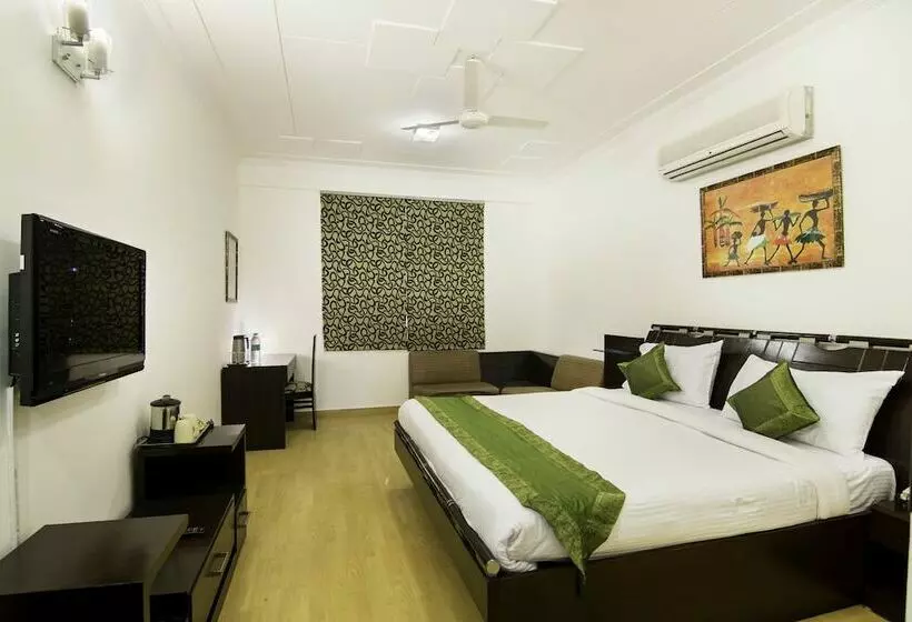 デラックスルーム, Treebo Four Sight Sector   14 Gurgaon