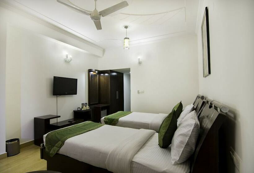 Chambre Deluxe, Treebo Four Sight Sector   14 Gurgaon