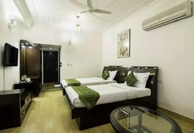 デラックスルーム, Treebo Four Sight Sector   14 Gurgaon