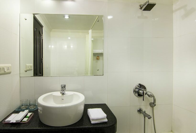 Chambre Deluxe, Treebo Four Sight Sector   14 Gurgaon