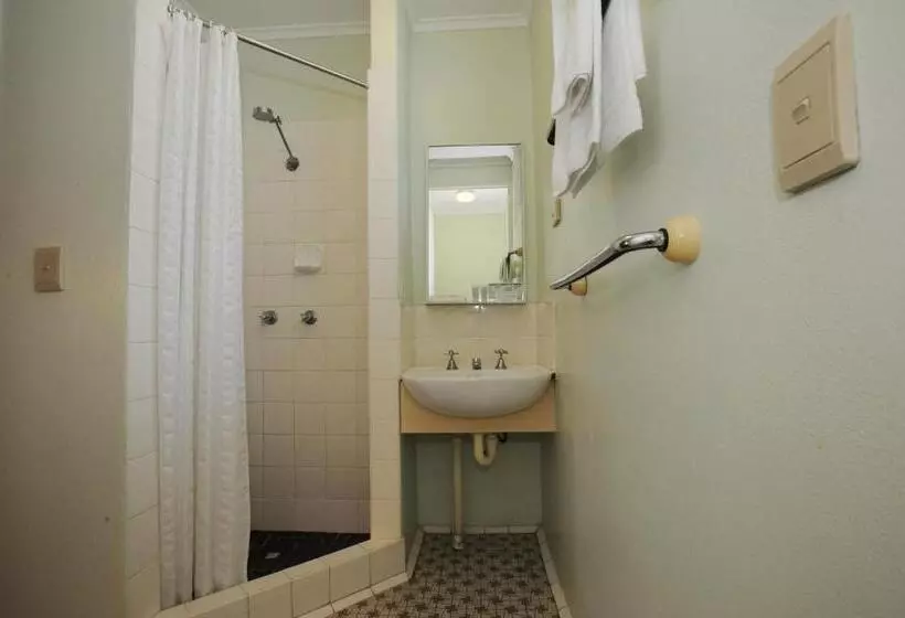 エコノミールーム, Shoredrive Motel
