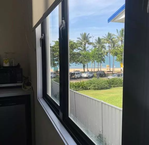 プレミアムルーム, Shoredrive Motel