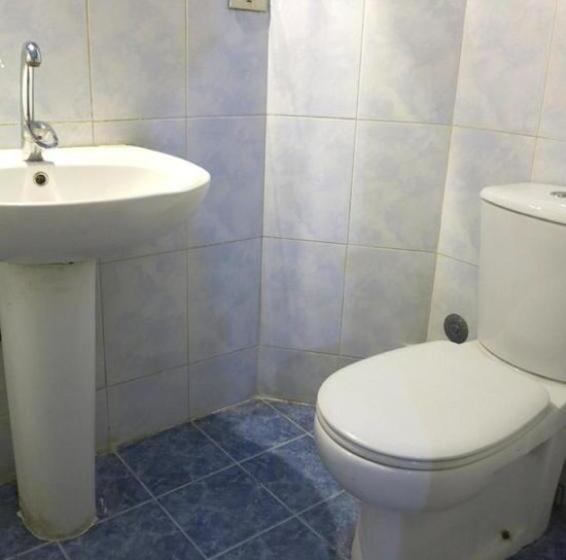 اتاق استاندارد سه تخته با سرویس بهداشتی مشترک, Hostel Vienna