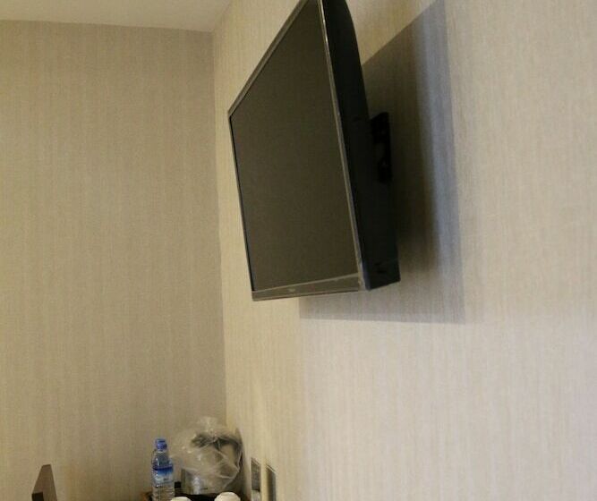 اتاق سوپریور, 8day