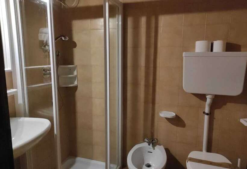 غرفة قياسية مطلّة علي البحيرة, Albergo Stella D Italia