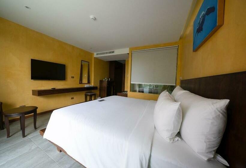 اتاق لوکس, Coriacea Beachfront Boutique Phuket Resort   Sha Plus