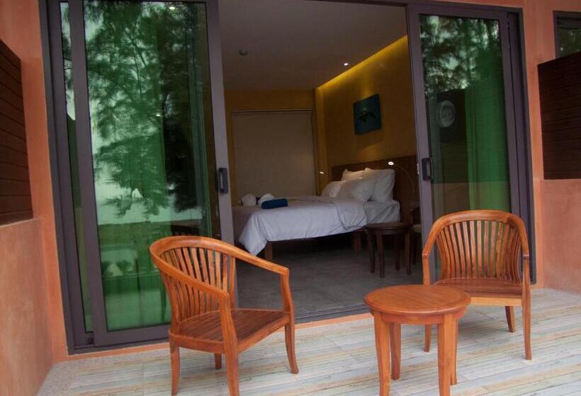 اتاق لوکس, Coriacea Beachfront Boutique Phuket Resort Sha Plus