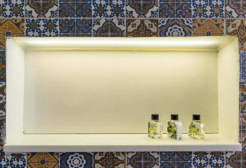 اتاق لوکس, Coriacea Beachfront Boutique Phuket Resort Sha Plus