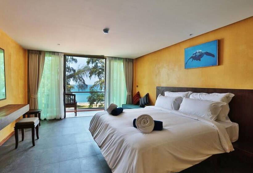 اتاق لوکس با تخت بزرگ, Coriacea Beachfront Boutique Phuket Resort Sha Plus