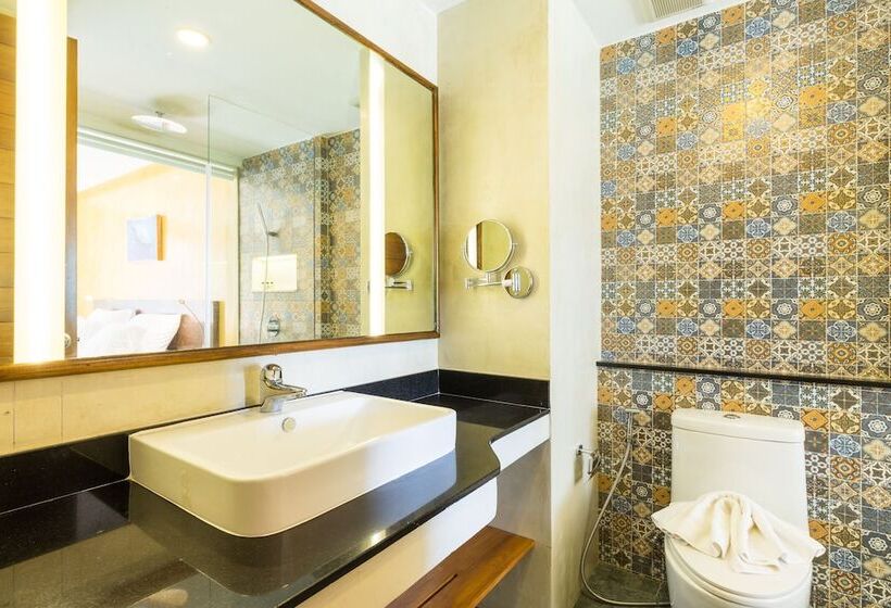 اتاق لوکس با چشمانداز دریا, Coriacea Beachfront Boutique Phuket Resort Sha Plus