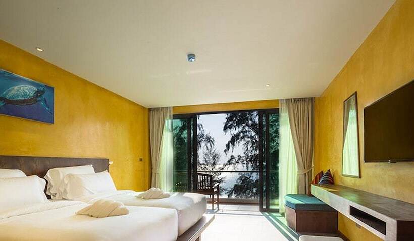 اتاق لوکس با چشمانداز دریا, Coriacea Beachfront Boutique Phuket Resort Sha Plus