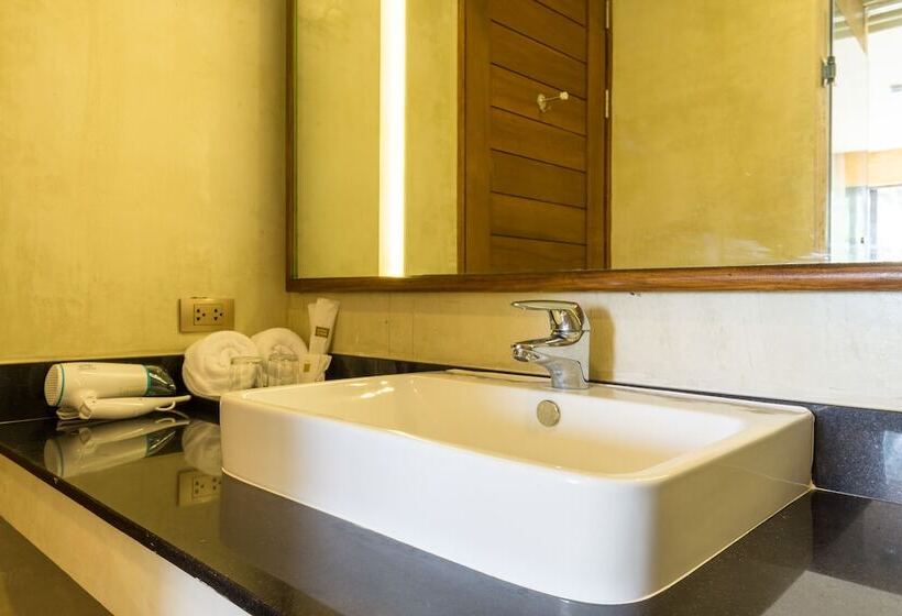 اتاق لوکس, Coriacea Beachfront Boutique Phuket Resort Sha Plus