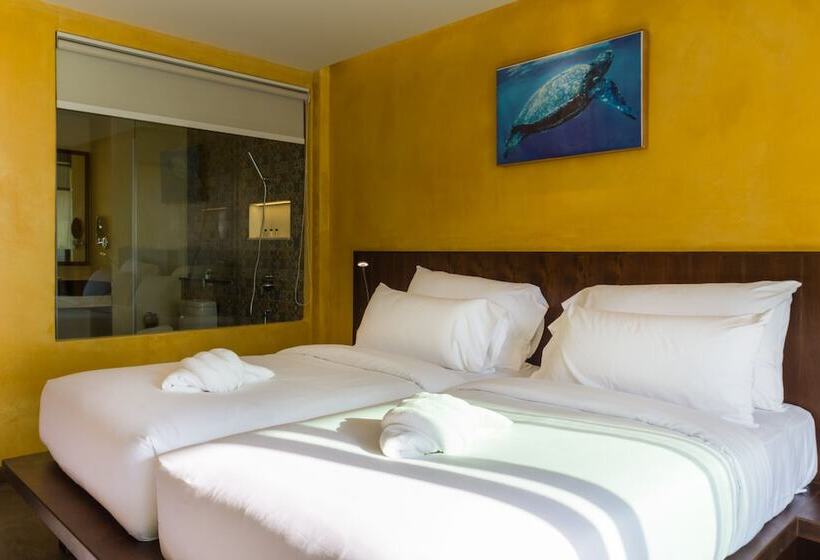 اتاق لوکس, Coriacea Beachfront Boutique Phuket Resort Sha Plus