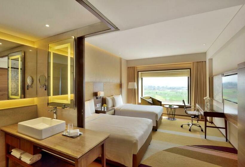 غرفة ديلوكس مطلّة علي الحديقة, Courtyard By Marriott Raipur