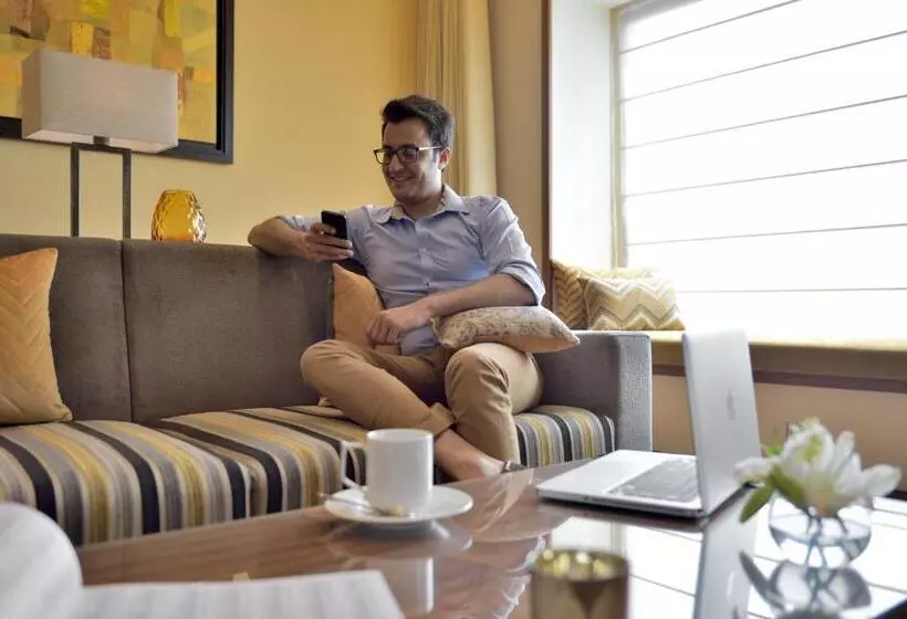 スイート, Courtyard By Marriott Raipur