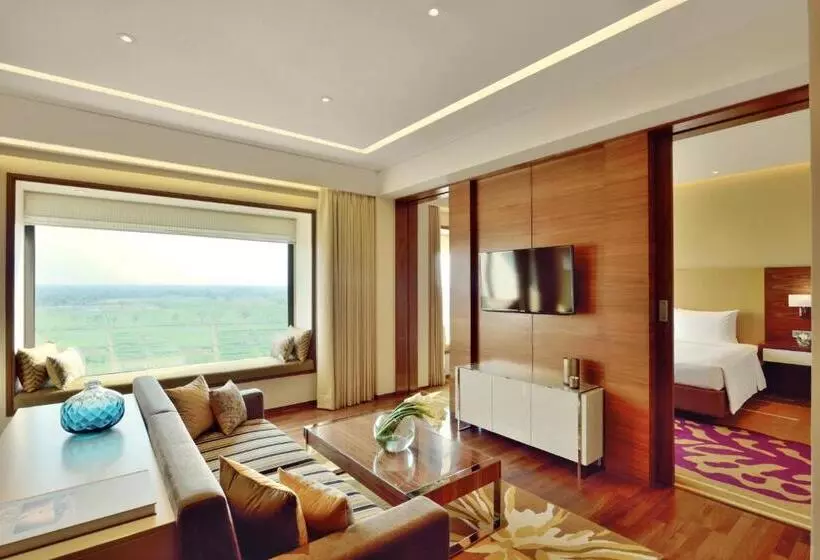 スイート, Courtyard By Marriott Raipur