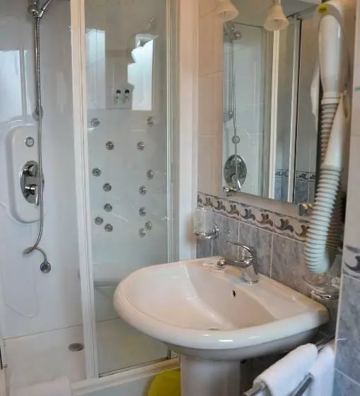 Standard Kolmen Hengen Huone, Diamante