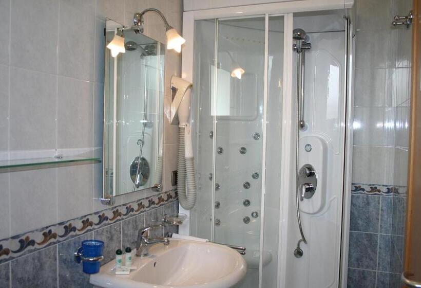 이코노미 룸, Diamante