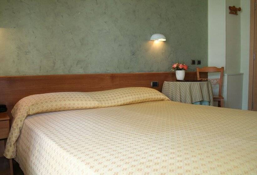 이코노미 룸, Diamante