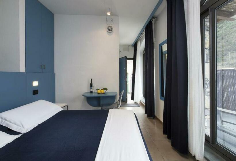 اتاق لوکس با بالکن و چشم‌انداز دریا, Locanda Ca Da Iride