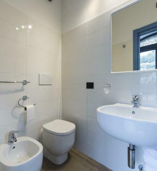 اتاق لوکس با بالکن و چشم‌انداز دریا, Locanda Ca Da Iride