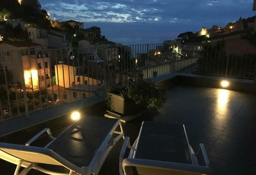 اتاق لوکس با بالکن و چشم‌انداز دریا, Locanda Ca Da Iride