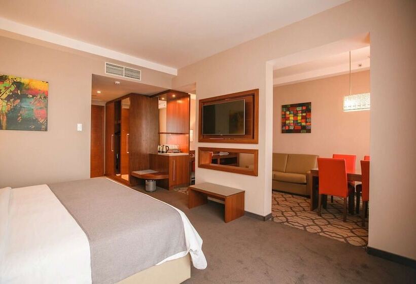 Полулюкс, Ramada Plaza By Wyndhamvoronezh City Centre